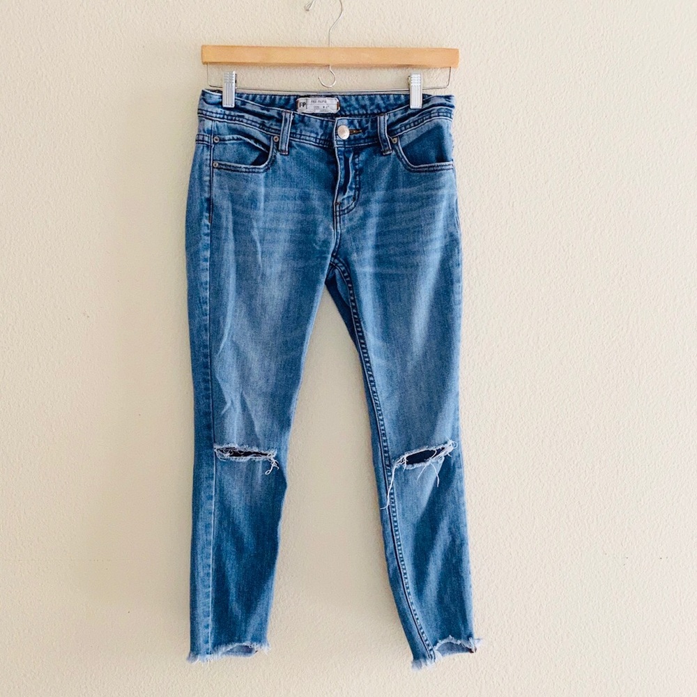 Free People Cropped blue Jeans SZ 27